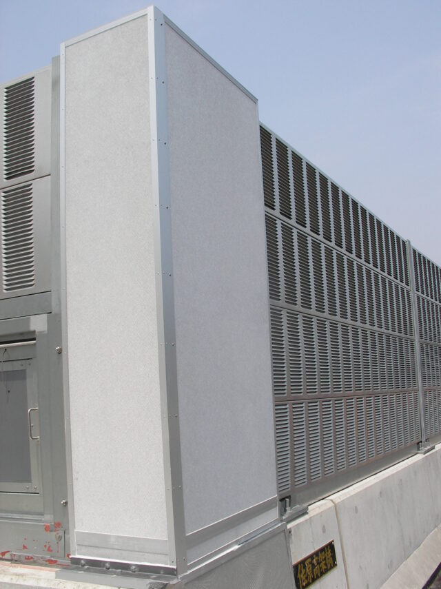 防音パネル施工例～屋外・高速道路編