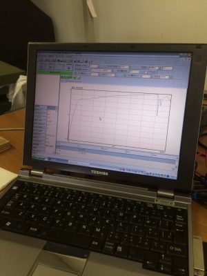 様々な組み合わせをし、最適な吸音効果を確認