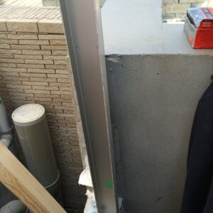 写真①　設置した防音壁の柱