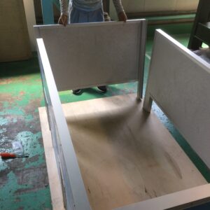 フレームとパネルのみの簡単組立