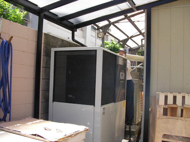 高さ自由調整！集合住宅チラー騒音対策