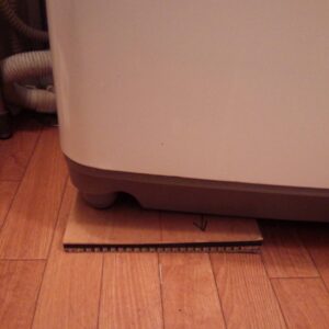 Grandの上に板を載せ洗濯機を設置します