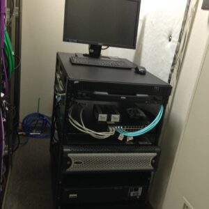 壁に設置することでサーバー音の低減が可能