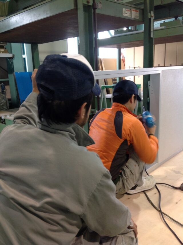 海外工場向け防音室製造中＠神奈川