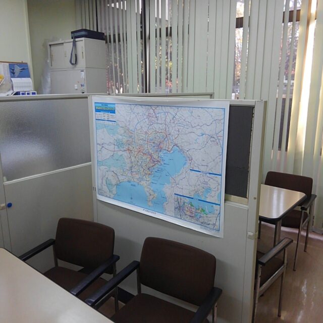 会議室・事務所の反響音をお手軽に吸音します！