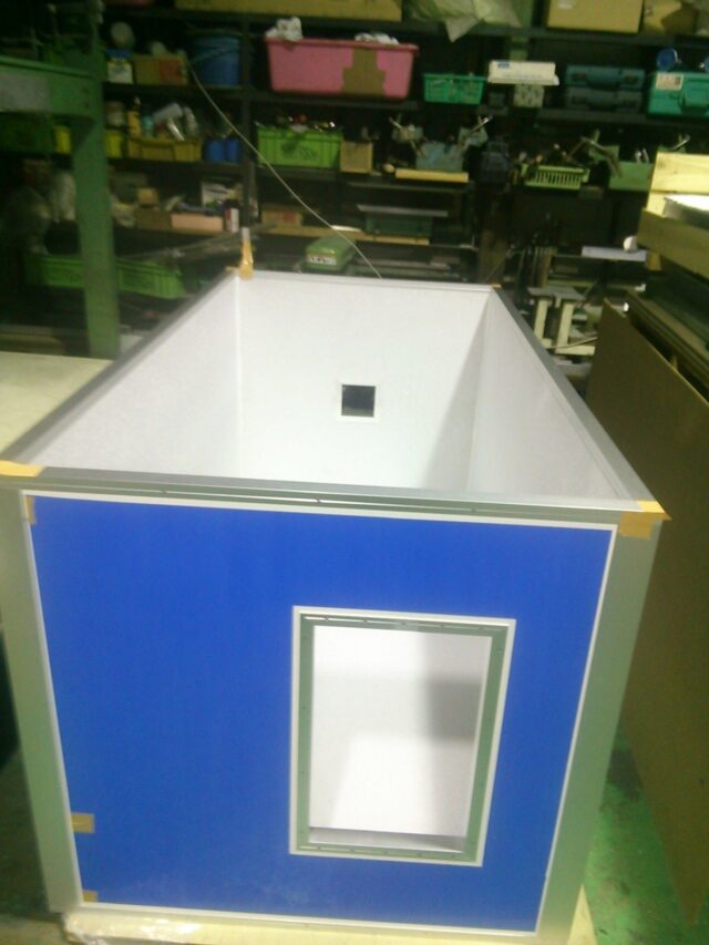 屋外ポンプ用防音カバー設置＠北海道