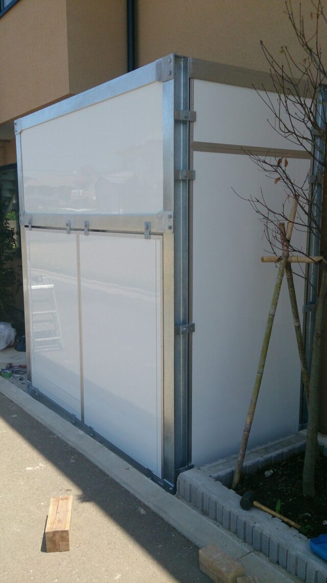 防振台と吸音パネルで大型室外機の防音対策～幅広い音域に対応できる「一人静タイプL」