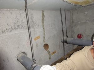 設置前のコンクリート壁