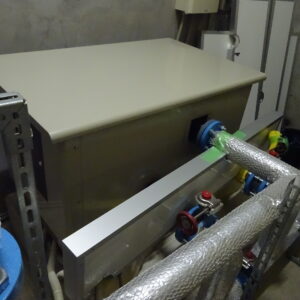 配管部分にパネルを設置