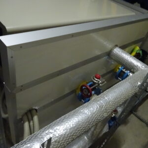 パネルを重ねることで配管部分以外を囲えます