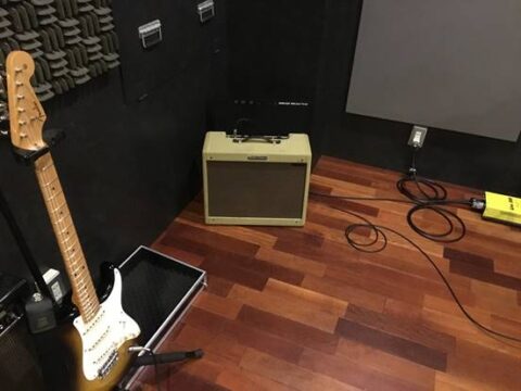 吸音・遮音効果によりクリアな音でスタジオ録音