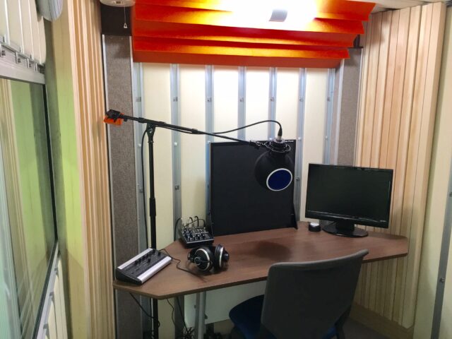 防音室内の反響音・こもり音を吸音パネルで解消します