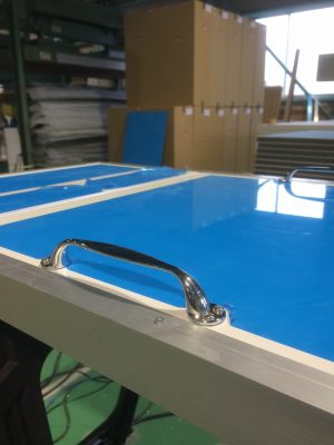 今週は取っ手付き防音材を作製しました。