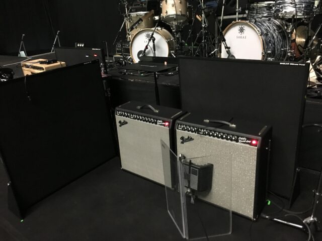 ライブステージでも大活躍。ギターアンプの音回り込みを防止