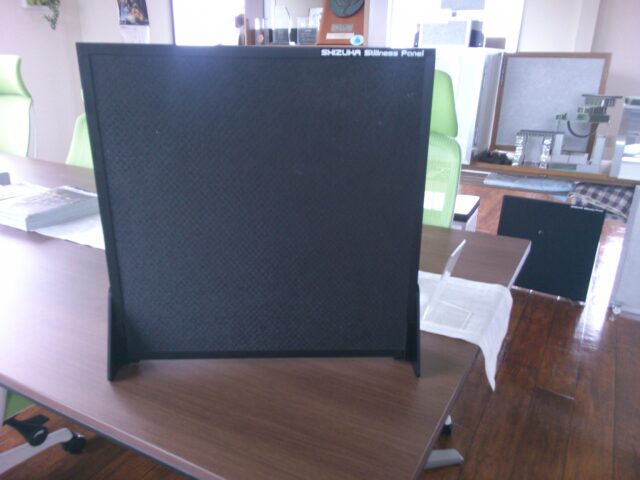 吸音パネルとウレタンスポンジ、価格以外の違いは？