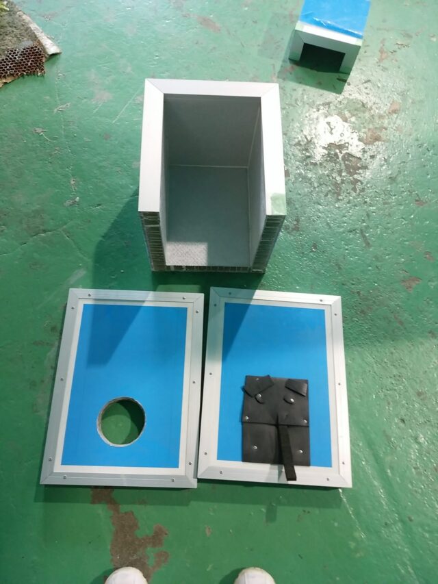 切り欠き穴から漏れる騒音を測定・比較