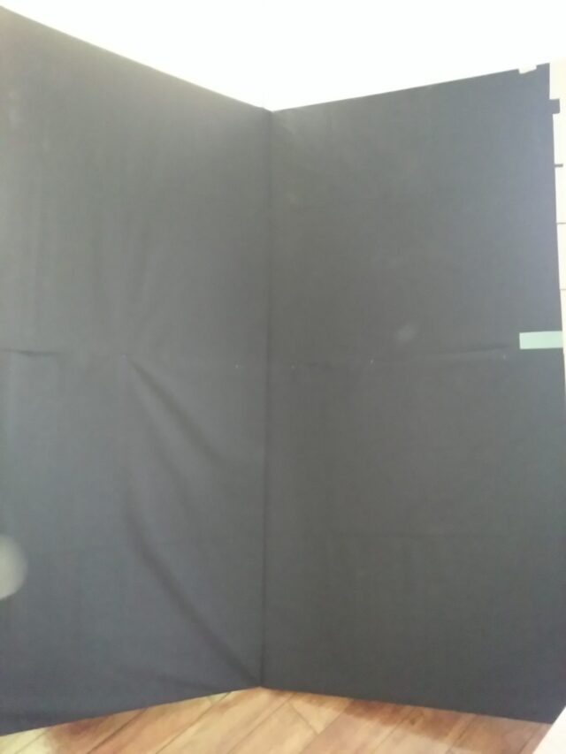 プロジェクター用スクリーンをDIYで制作