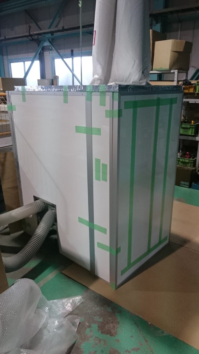 工場内の集塵機の防音実験～集塵機を吸遮音パネルで囲い測定