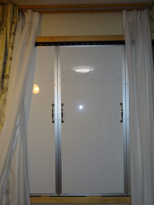 窓に吸音パネルを施工～オーディオルーム向け@神奈川