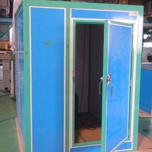 簡易無響室の出入りに