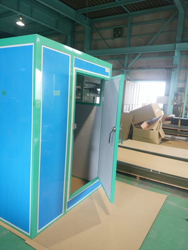 移設可能な簡易無響室（簡易防音室）～防音室の扉を閉めた状態で体感では半減以上の効果