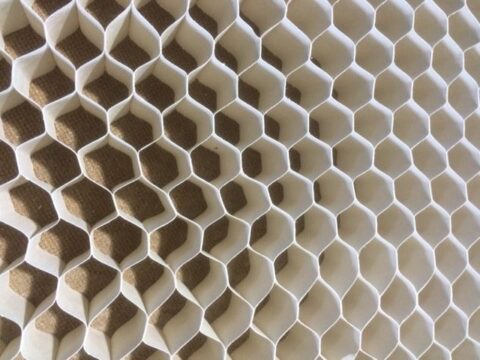 高い防音性能を誇る弊社の吸遮音パネルの構造と原理について