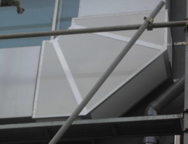 排気ダクトにサイレンサーを取り付け静音化＠東京～耐風圧力にも強い構造でダクトの防音に最適