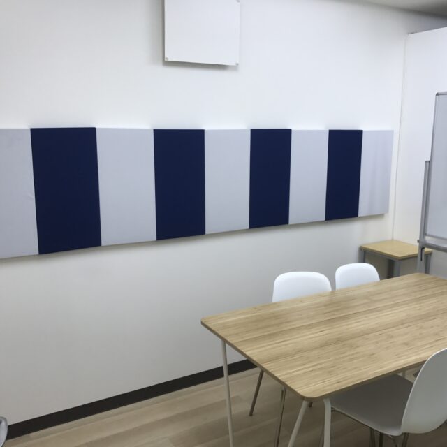事務所・会議室などの反響音を抑え会話しやすい環境へ