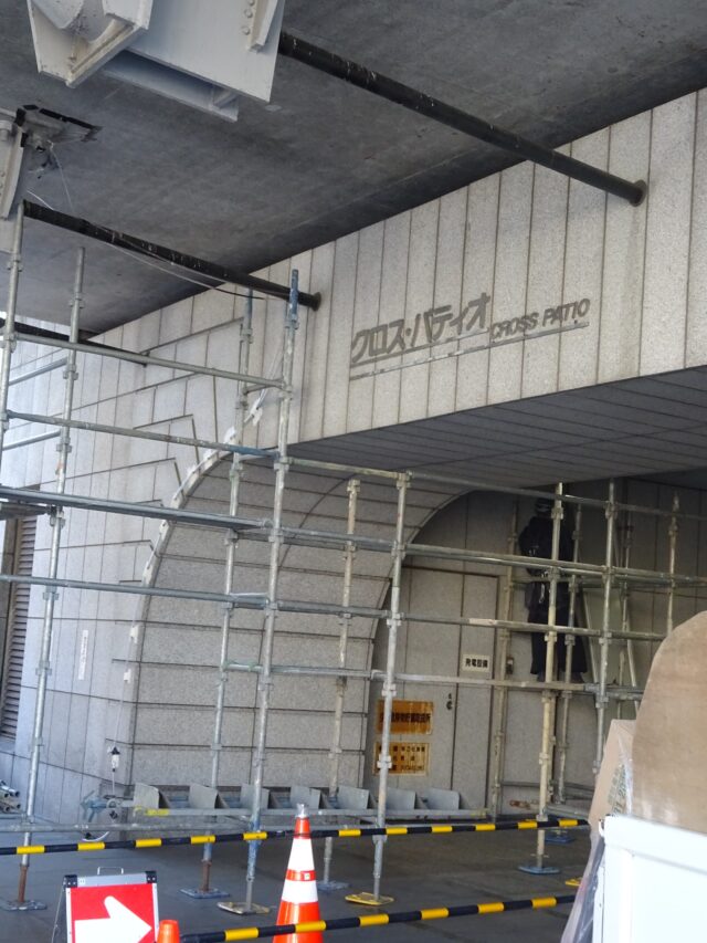 仮囲い+防音パネルの施工で橋梁工事はつり音を低減＠神奈川県横浜市