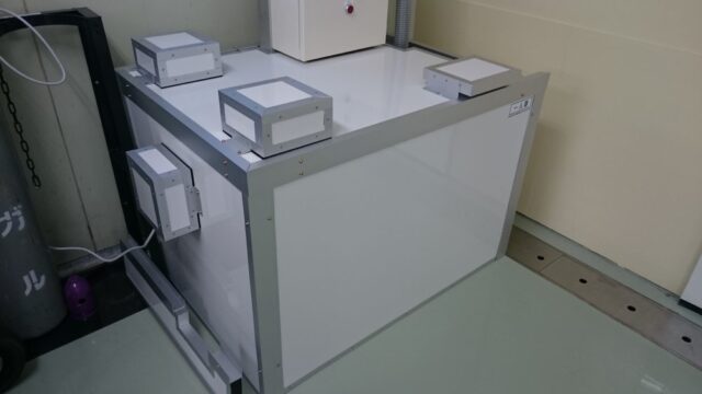 食品加工工場のポンプの騒音対策＠神奈川県～熱溜まり対策用に排気ファン付き防音ボックスを製作