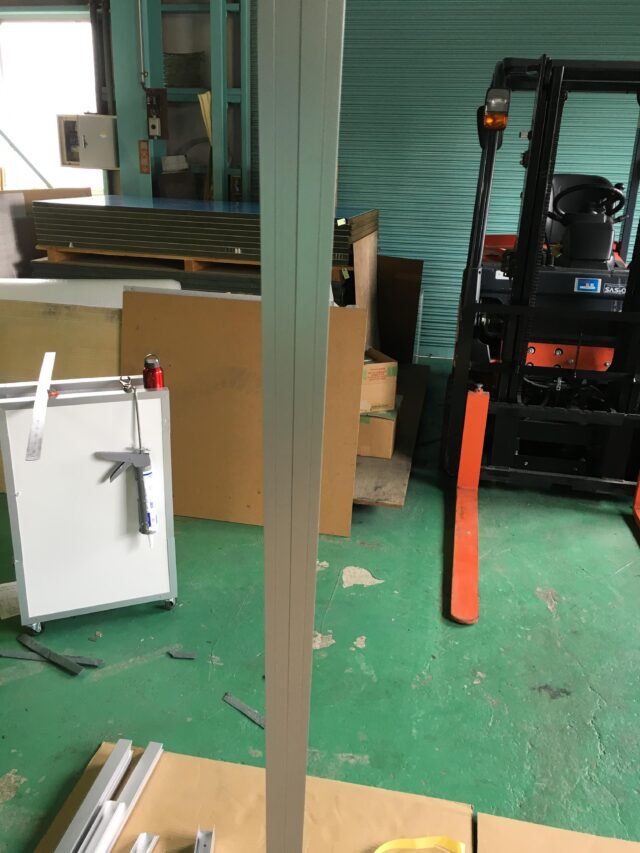 規格よりも大きい吸音パネルの製作～コの字枠・H枠を使用して連結します