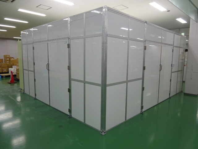 クリーンルーム内に防音室を施工～タッチ式防音自動ドアを設置～