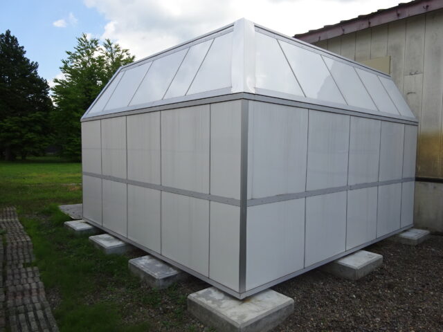 発電機の騒音対策＠青森県～防音壁設置により敷地境界線の騒音規制をクリア