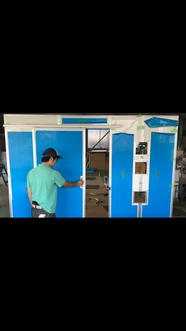 狭いスペースでも使用可能～吸音パネルでスライド扉を製作