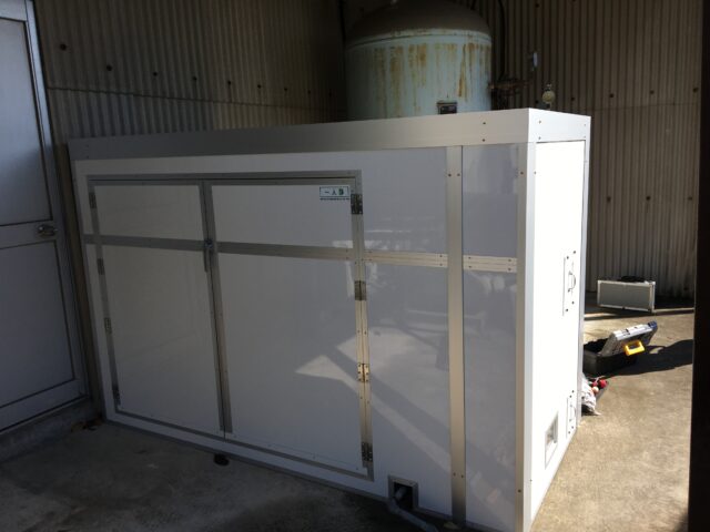 ベルト使用機械の騒音対策～低周波騒音対応『一人静タイプL』を使用した床なし五面体の防音BOXを製作