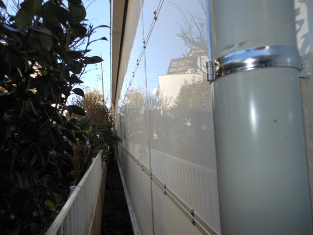 冷凍庫のコンプレッサーの騒音対策用に防音壁を設置～騒音測定により騒音発生源を特定