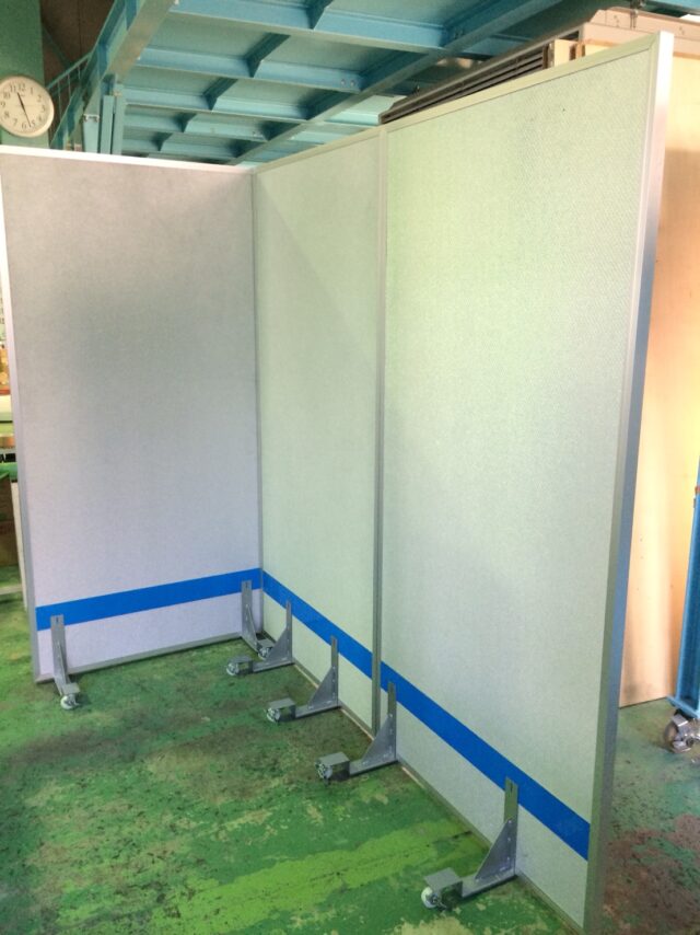 組み立て・移動・設置が簡単「キャスター付き吸音パーティション」～常設できない防音対策に最適