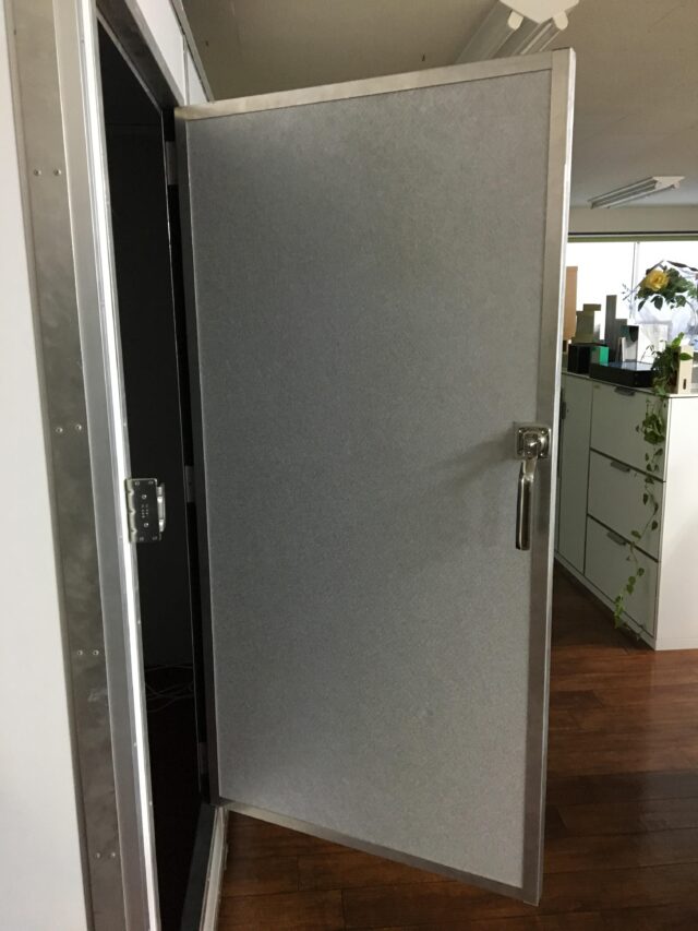 吸音パネルを使用し作成する『開戸や引き戸』のメリットとデメリット