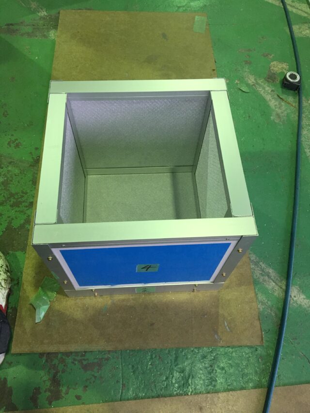 設置スペースによって仕様を変更できる防音BOX〜組み立ても簡単〜