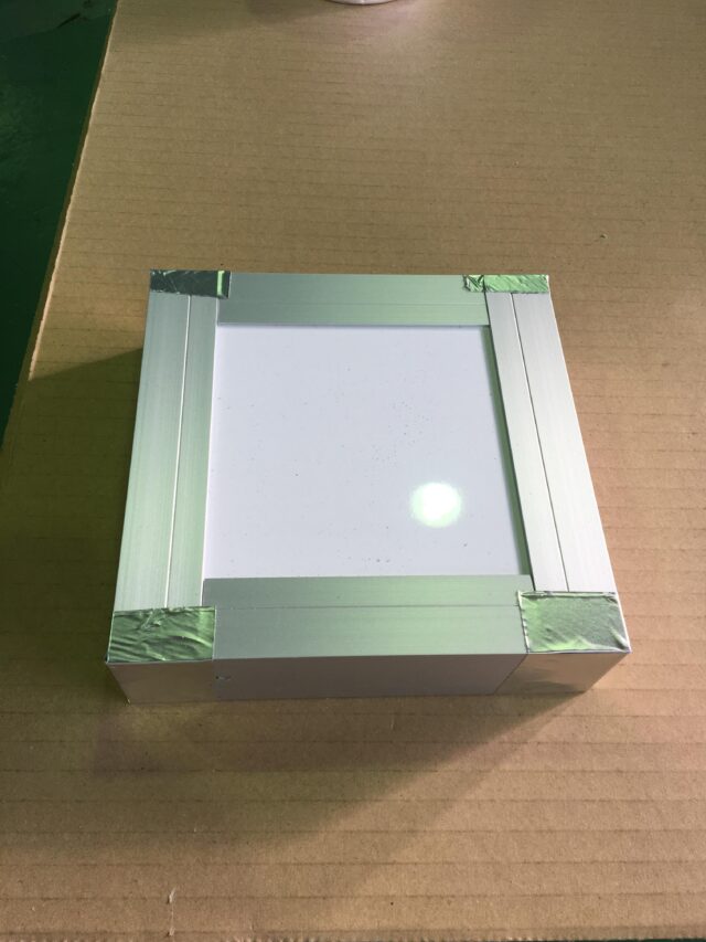 弊社吸音パネルの『端面補強枠』の取付け方～端面補強枠を斜めにカットできない場合