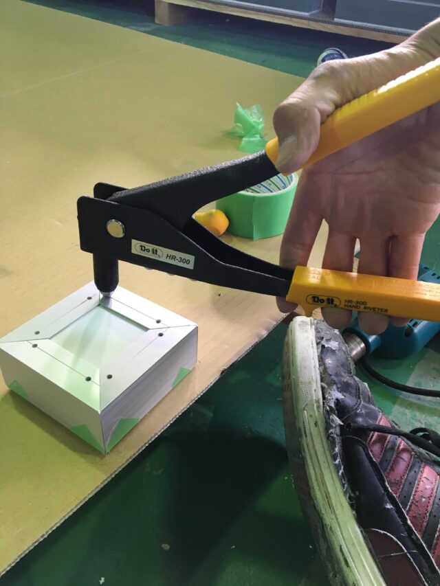 弊社吸音パネルの『端面補強枠』の取付け方～加工費の削減や納期短縮が可能です