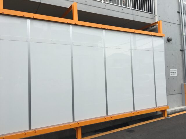 キャスター付き吸音パネル〜誰でも簡単に取り外し可能〜