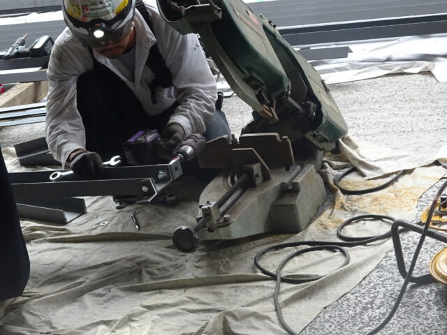 現場加工で鋼材や遮音パネルを適切に施工いたします