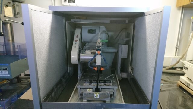 地球深部探査船「ちきゅう」内の岩石カッター騒音対策＠興津埠頭～作業室デスク上に設置する4面体防音ボックスを製作
