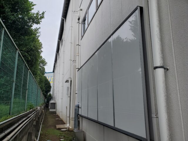 工場のプレス機の騒音対策@埼玉県～近隣住民の方への配慮のために工場の窓に吸音パネルを設置