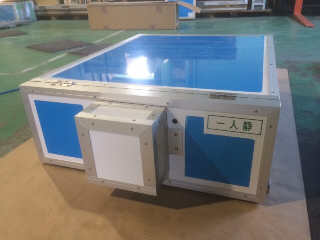 サーバーの騒音対策用防音カバーを製作～放熱性の高い吸音パネルを採用し排気ファンを設置