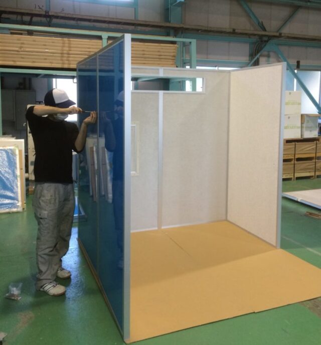 防音ボックス施工の流れ～搬入・組立・アンカー打ちから騒音測定まで