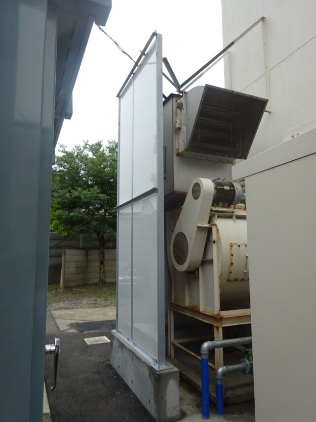 ブロワーの騒音対策事例～排気口を防音する場合の注意点と対策を行う方向について