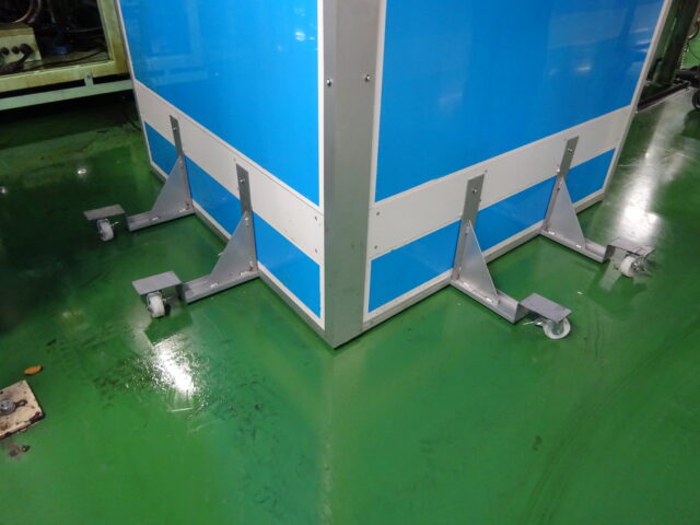 切削用機械の騒音対策～キャスター付き防音パネルで対応