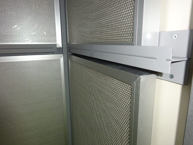 クリーンルーム内の防音対策~発塵しない軽量の吸遮音パネル使用で工期も短縮